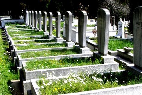 rüyada aile mezarlığı görmek